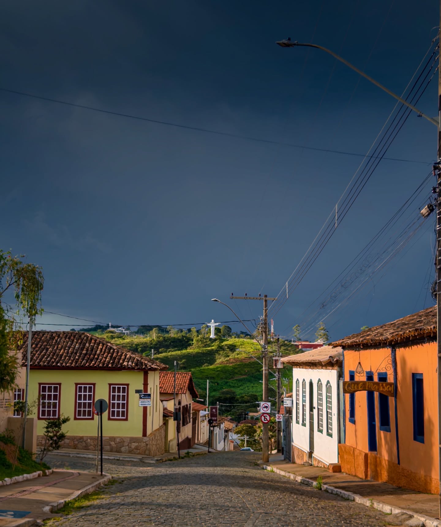 Bonfim MG é daquelas cidades que não fazem barulho para chamar atenção, mas ficam na alma de quem passa, simples, acolhe