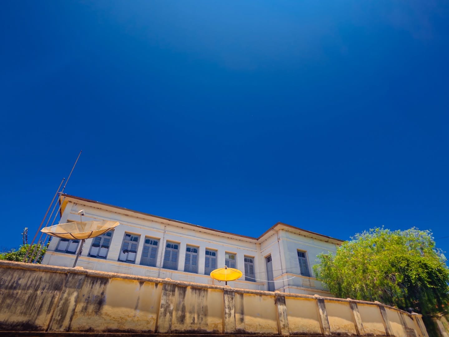 A antiga Escola Estadual Melo Viana é um dos pontos mais marcantes da história de Bonfim MG. Construída no início do séc