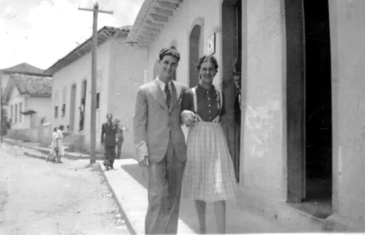 Fotografia histórica: Você conhece esse casal? — Praça da Matriz